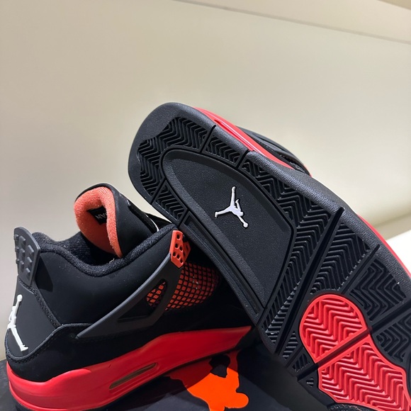 Jordan 4 Red Thunder - Picture 2 of 7